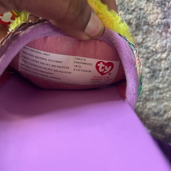 Little girl size 1-3 Ty Colorful Bear slip on shoes, great condition - Picture 5 of 6